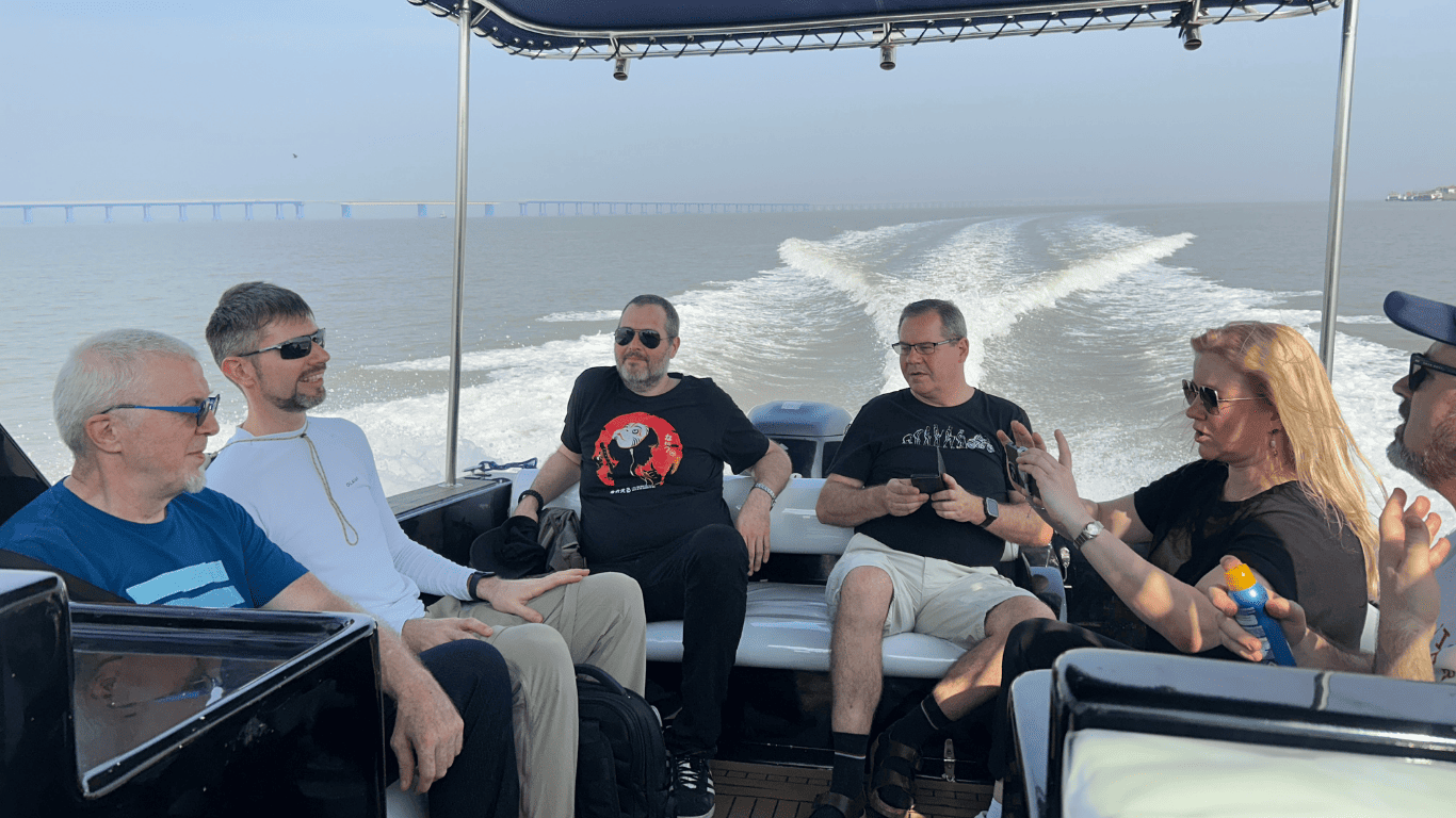 How to Reach Elephanta Caves by Speedboat (Complete Guide) Travelers relaxing and chatting during a scenic boat cruise along the Mumbai coastline.